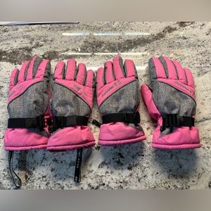 2 pairs of girls’ waterproof snow ski gloves. Mint condition. Super warm lining!